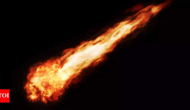 Watch! Unusual Fire Trail Over Delhi-NCR: Eyewitnesses Share Stunning Sight