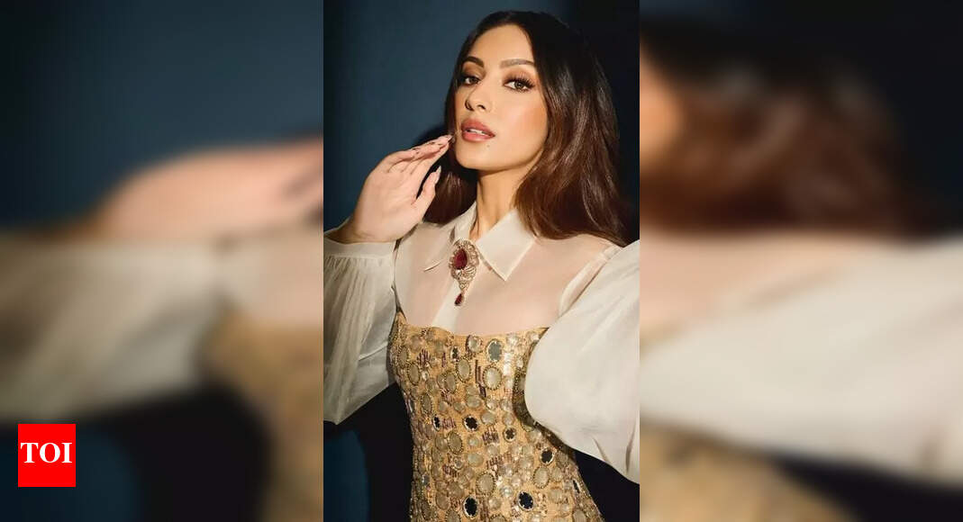 Sahher Bambba praises Aryan Khan, says he asked her to message him once she got home safely after shoot |