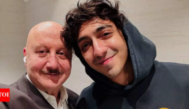 Anupam Kher shares selfie with Ahaan Panday, welcomes ‘Saiyaara’ star to Bollywood and wishes him ‘long innings’ | Hindi Movie News
