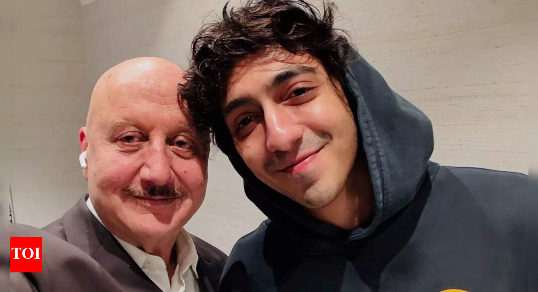 Anupam Kher shares selfie with Ahaan Panday, welcomes ‘Saiyaara’ star to Bollywood and wishes him ‘long innings’ | Hindi Movie News
