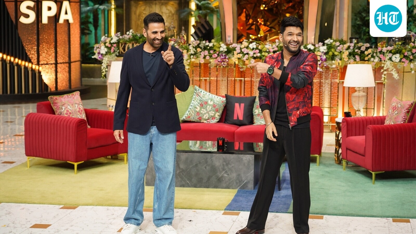 Akshay Kumar takes a dig at firing incidents at Kapil Sharma's cafe in Canada: ‘Itni aamdani hai ke…’