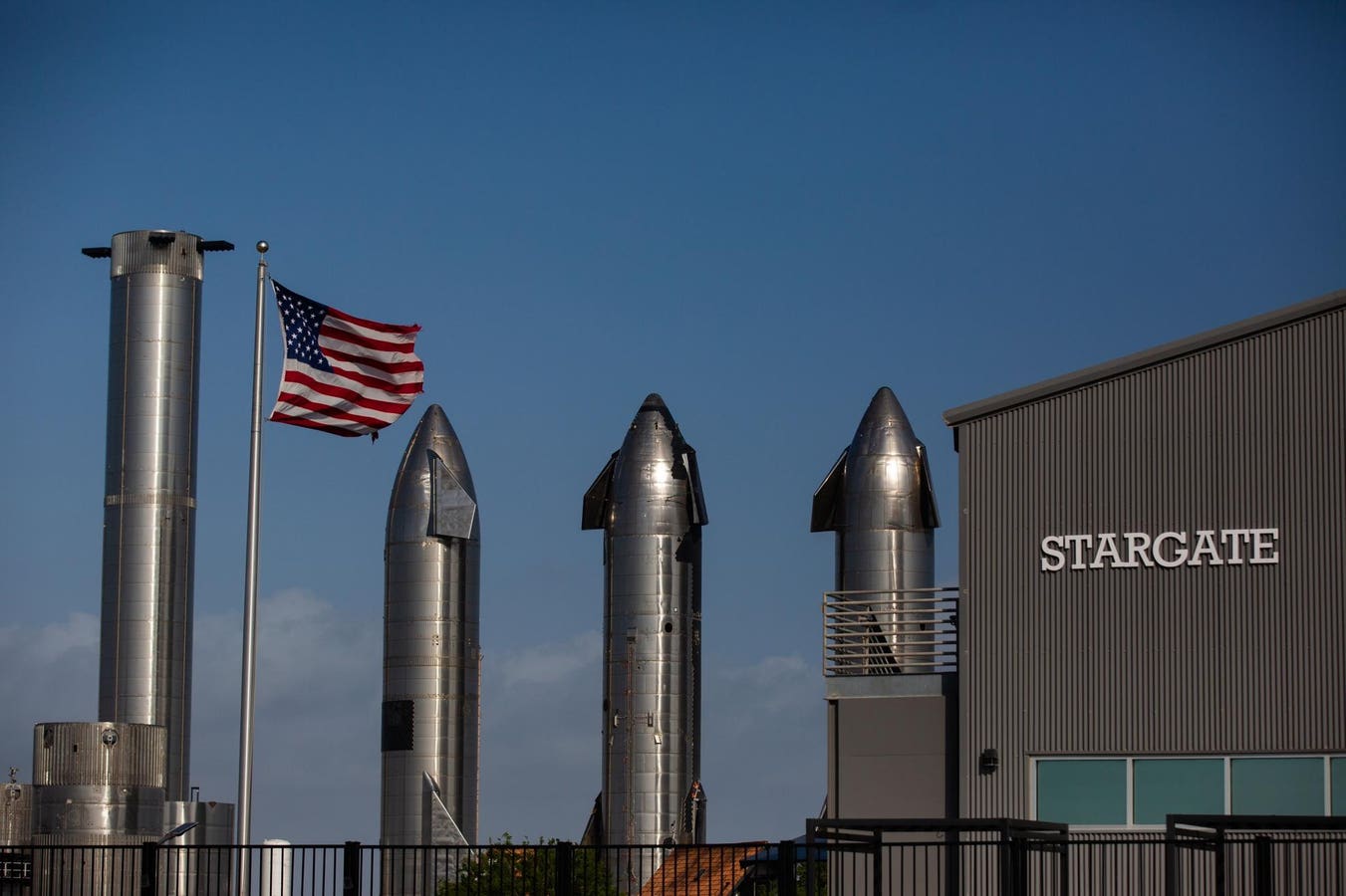 Italy Charters SpaceX Precursor Flight To Future Human Landing On Mars