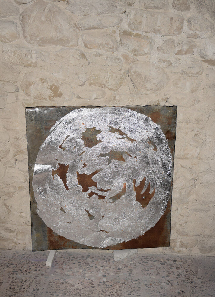 cave drawing - moon | image courtesy of taxidi Tinos
