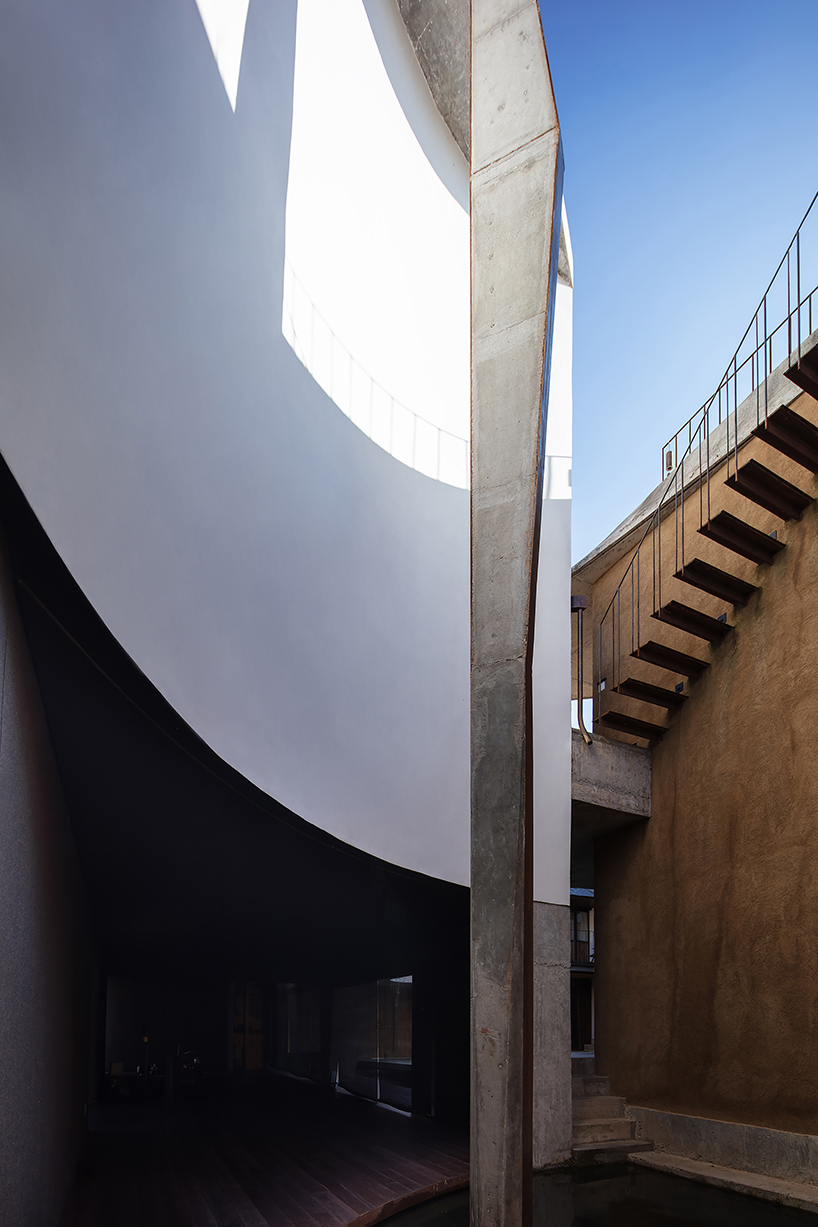 curving eaves top chinese residence’s courtyards and sky-well volumes by xian architects