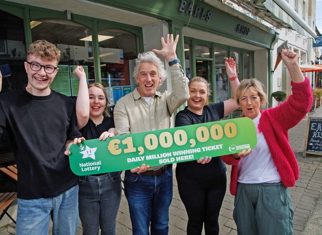 Wicklow family syndicate who scooped €1m lottery win pick up their winning cheque