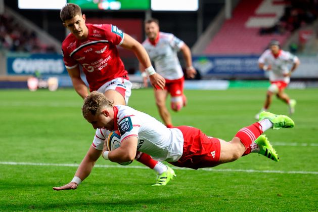 Munster off to flying start under Clayton McMillan with impressive bonus-point URC win at Scarlets