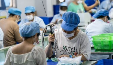 China's Factory Activity Declines Into Sixth Month, Longest Slump Since 2019