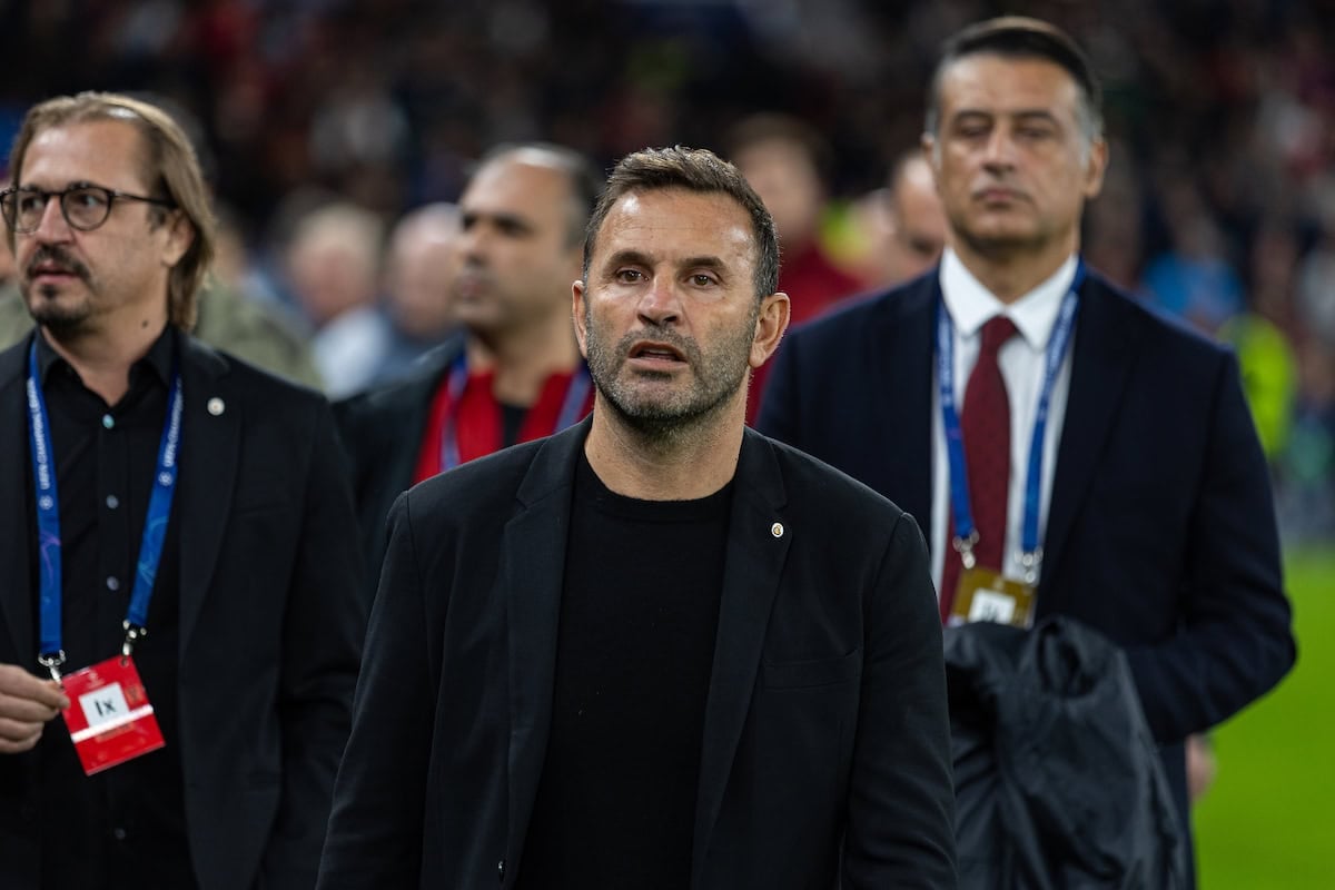MANCHESTER, ENGLAND - Tuesday, October 3, 2023: Galatasaray's head coach Okan Buruk before the UEFA Champions League Group A match between Manchester United FC and Galatasaray S.K. at Old Trafford. Galatasaray won 3-2. (Pic by David Rawcliffe/Propaganda)