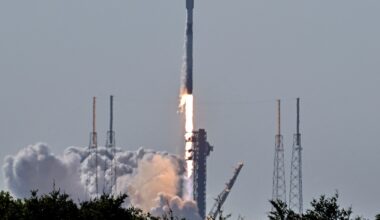 SpaceX expands Starlink satellite network with $17bn EchoStar deal | Telecommunications News