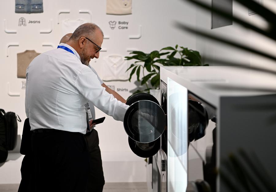 AI sweeps consumer electronics, reshaping everyday life-Xinhua