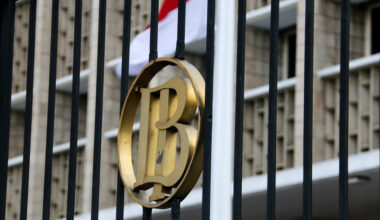 Gatekeeper: The logo of Bank Indonesia marks the central bank’s gate on Jl. Thamrin in Central Jakarta.