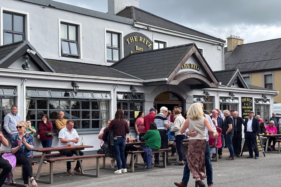 Social dancers outside the Ritz Hotel, Lisdoonvarna, Clare. 