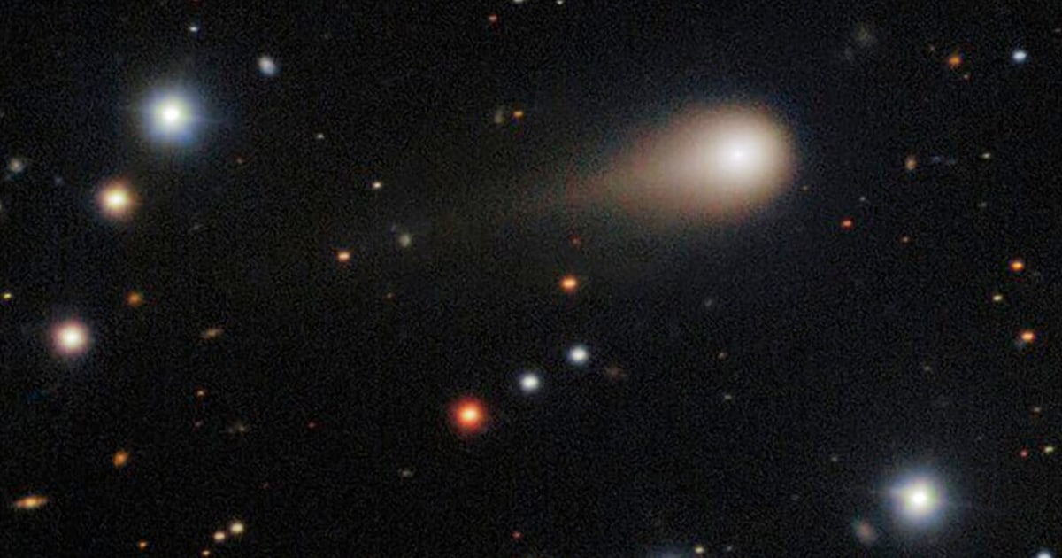 Telescope reveals a growing tail on the comet that's visiting from another star