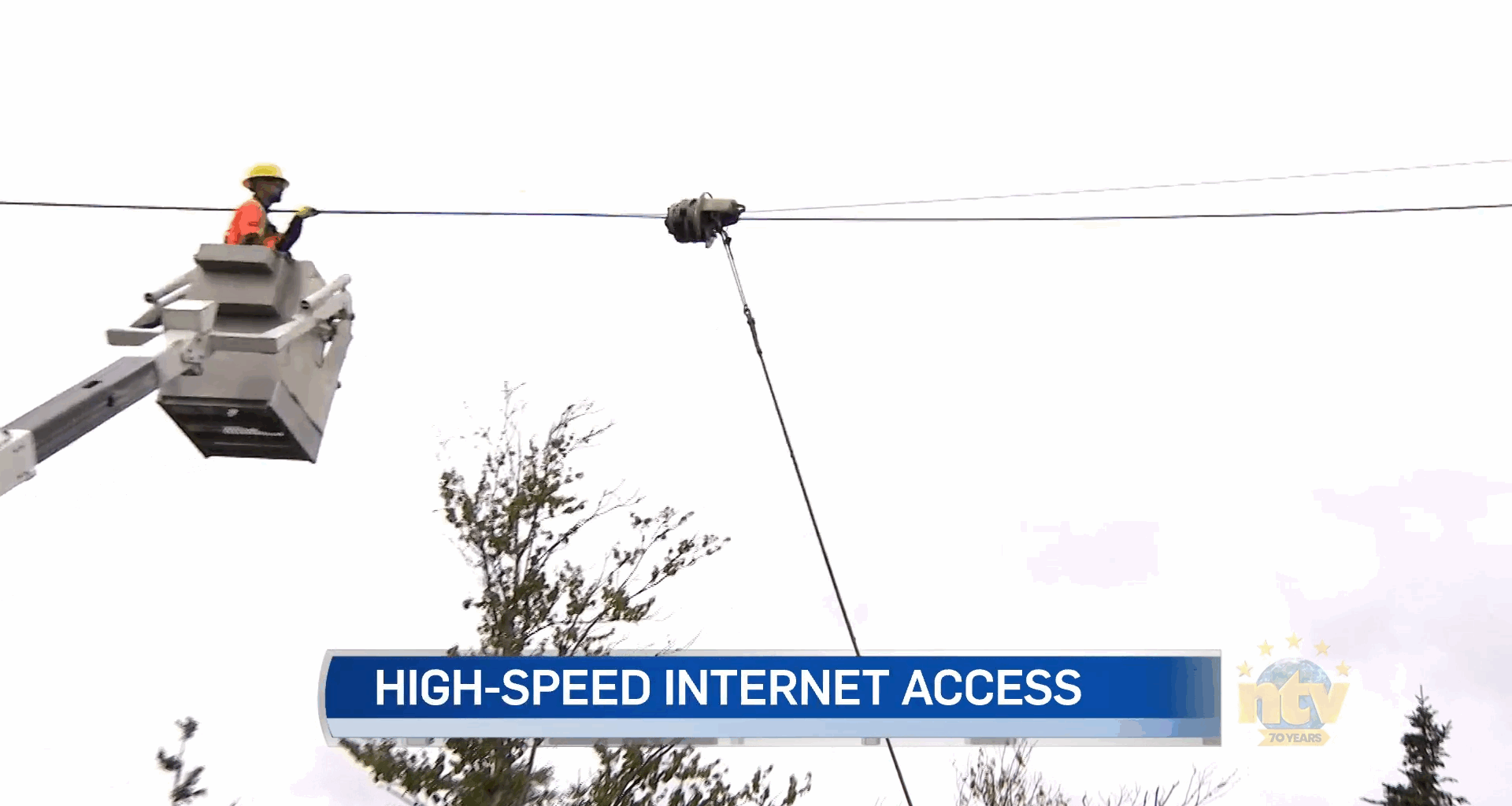 Premier announces plan to expand high-speed internet access