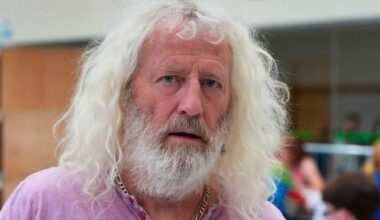 ‘Mandela was also branded a terrorist’ – Mick Wallace blasts Taoiseach’s ‘hypocrisy’ in impassioned defence of Catherine Connolly