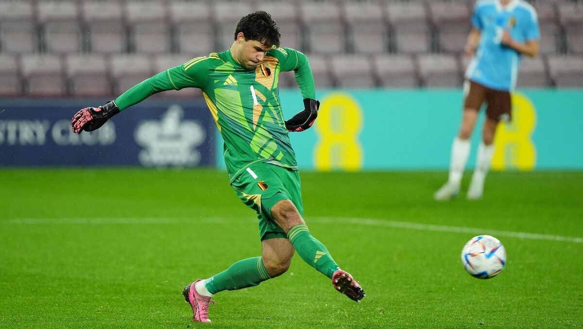 TRANSFER DAY: Senne Lammens is on his way to Manchester so it appears the 23-year-old will join Ruben Amorin’s squad. United deal for Lammens is €21m plus add ons - there is no sell on; 5-year contract. 