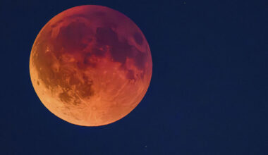 Total lunar eclipse 'blood moon' seen from across the globe 