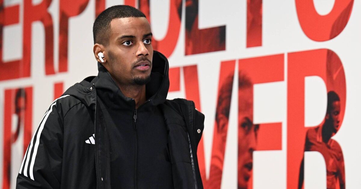 Arne Slot defends Isak over Newcastle strike and says it would never happen at Liverpool