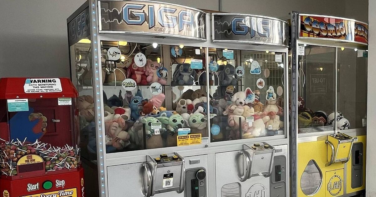 Child rescued after getting trapped in Co Clare claw machine 