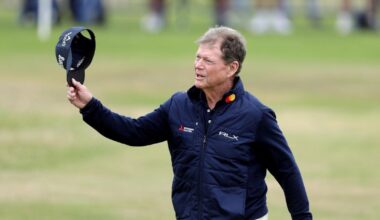 Tom Watson apologises for 'rude and mean-spirited behaviour' of USA fans at Ryder Cup