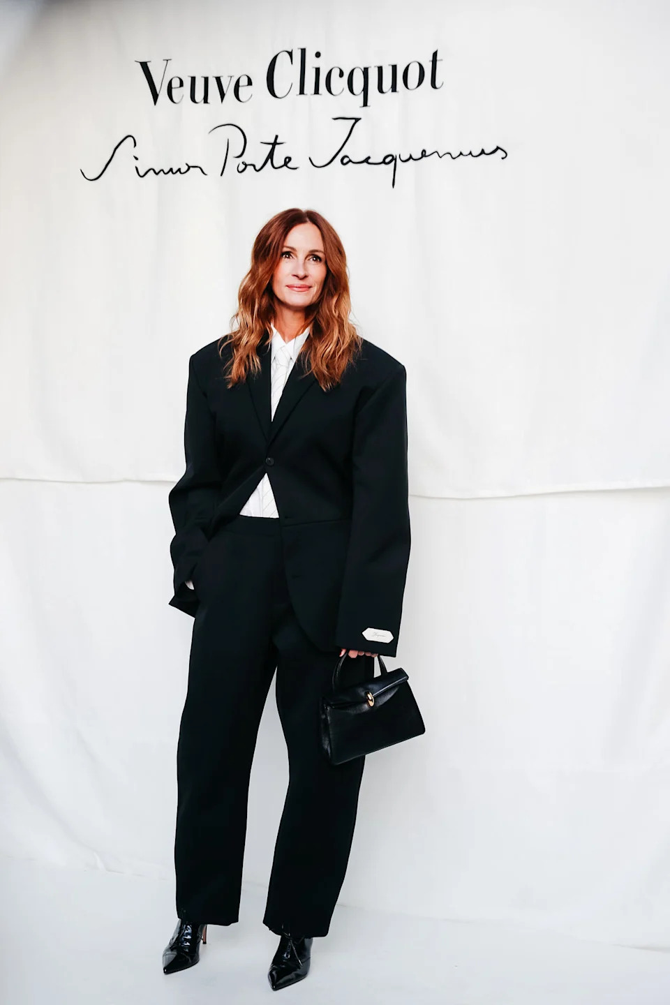 Julia Roberts at Jacquemus x Veuve Dinner held at the Central Park Boathouse during New York Fashion Week on September 09, 2025 in New York, New York.