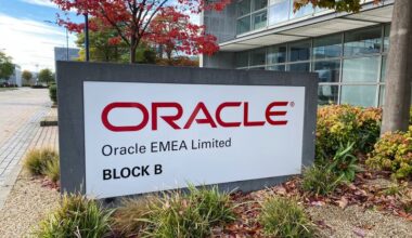 Oracle surges on AI cloud growth as customers race to secure computing capacity