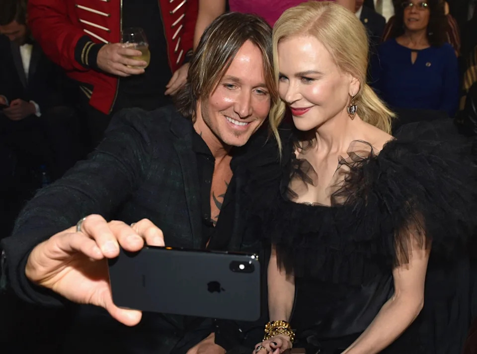 2018 CMAs Selfie