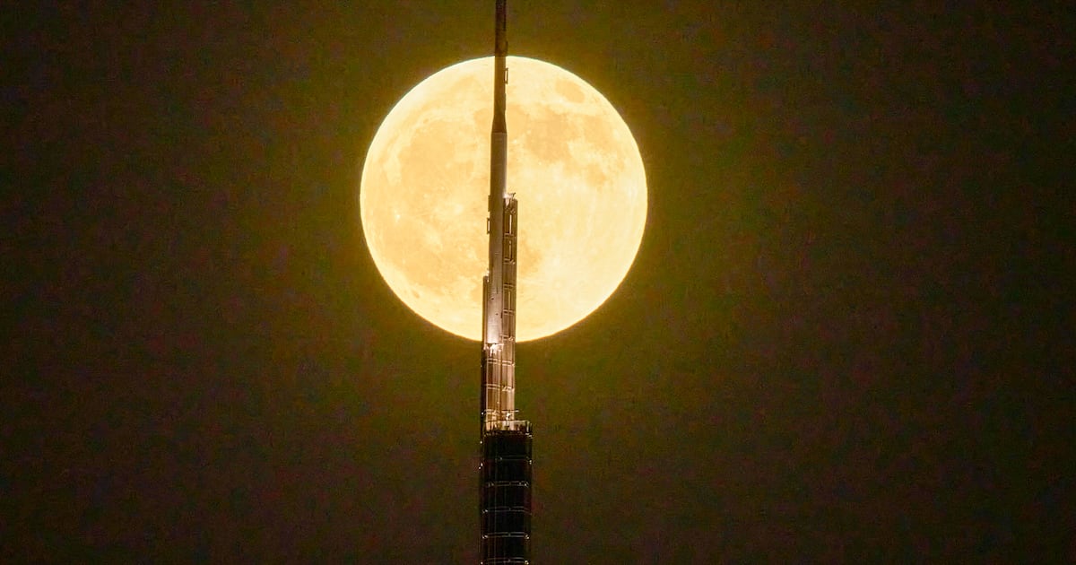 Sheikh Hamdan shares video of Blood Moon above Burj Khalifa