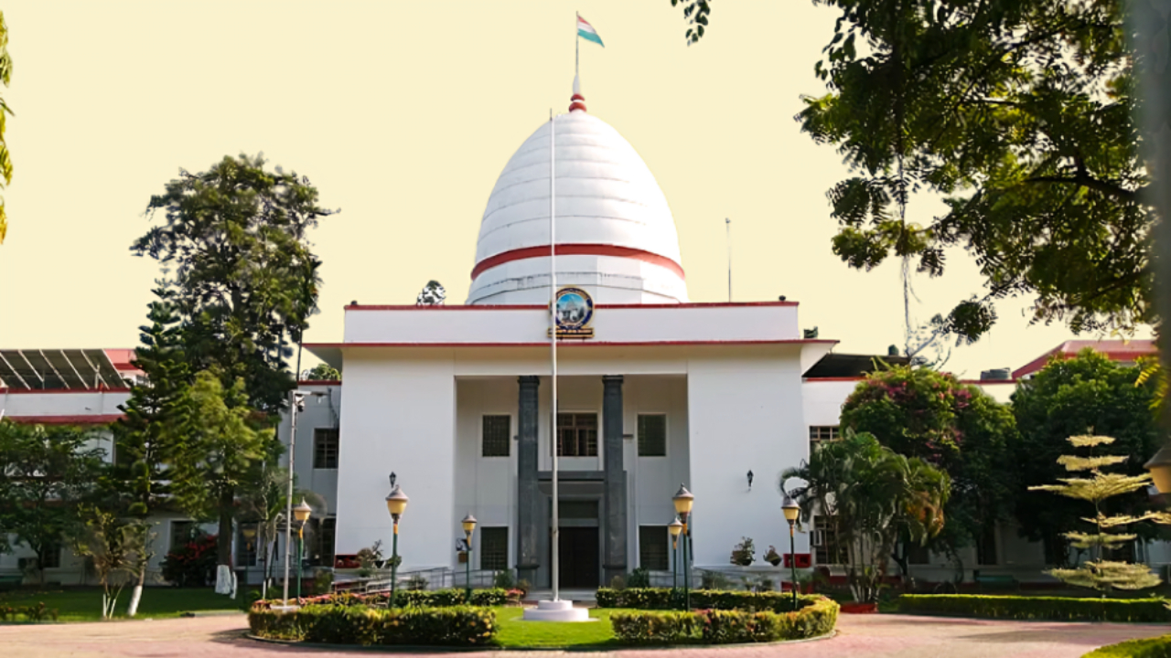 State Can't Arbitrarily Classify Pensioners Of Homogenous Class Based On Cut-Off Dates For Granting Revised Pension Benefits : Gauhati HC