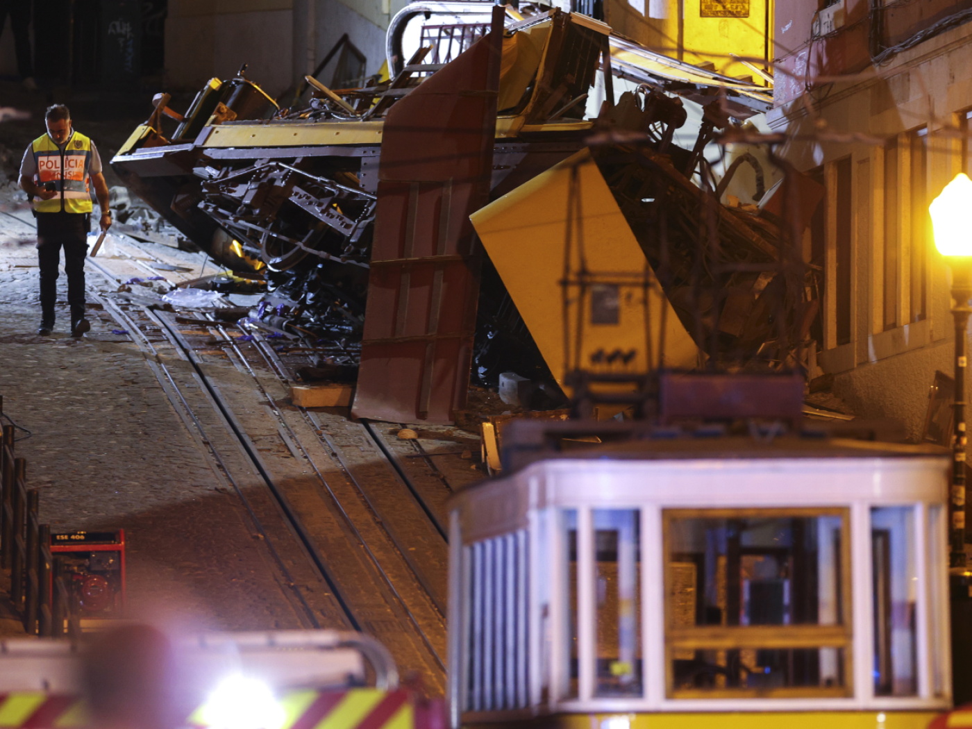 Funicular railway accident: 17 dead and 21 injured, including one Swiss national