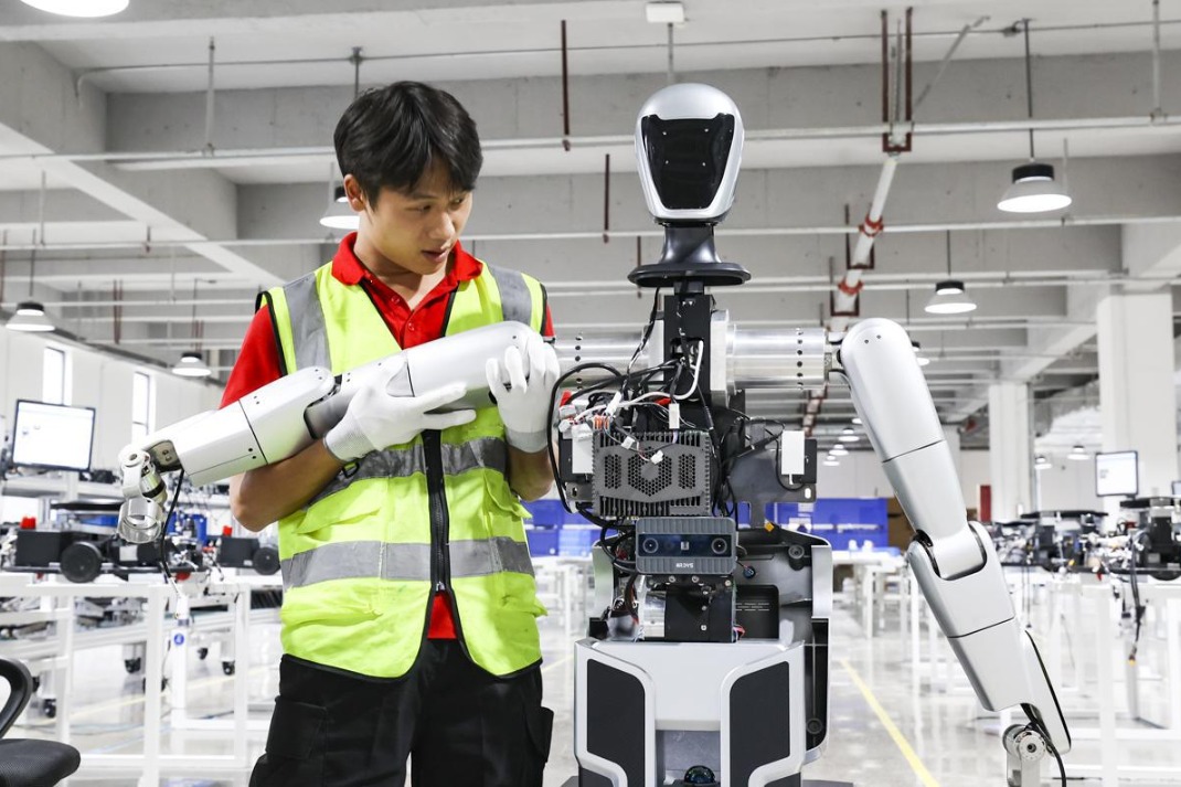 Robots steal the show at Big Data Expo