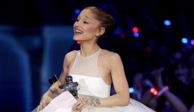 Ariana Grande Can Barely Reach Too-Tall Mic When Accepting Major VMAs Honor