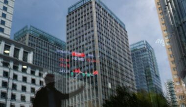 Dollar weak on rate outlook, gold hits record high