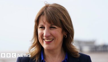 Rachel Reeves to guarantee paid work for young people unemployed for 18 months