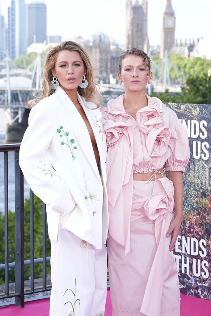 Blake Lively, Isabela Ferrer 