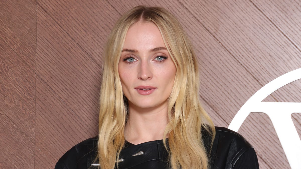 'Tomb Raider' show reveals Sophie Turner will play Lara Croft