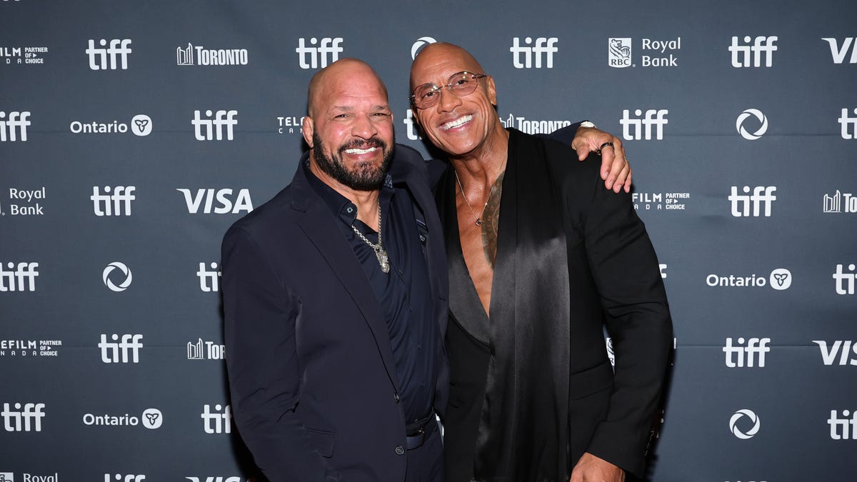 Dana White doesn't like MMA films, but praises 'The Smashing Machine'