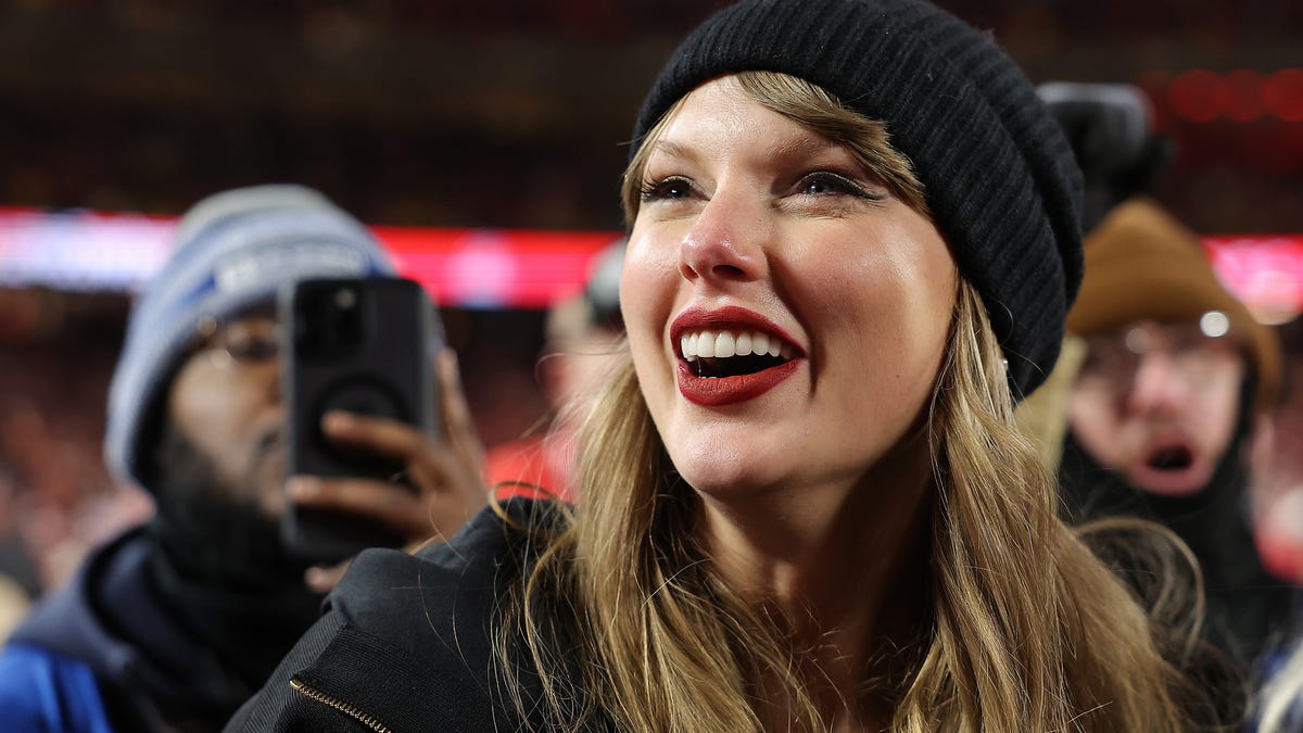 Taylor Swift countdown could be new album variant or merch?