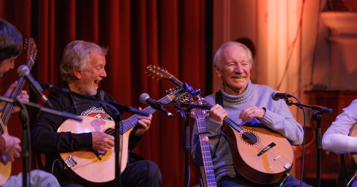 Dónal Lunny returns to stage after illness with surprise appearance in Cork – The Irish Times