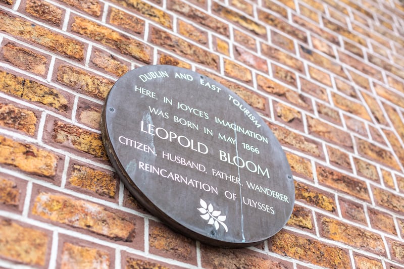 Plaque to Leopold Bloom outside 52 Clanbrassil Street Upper