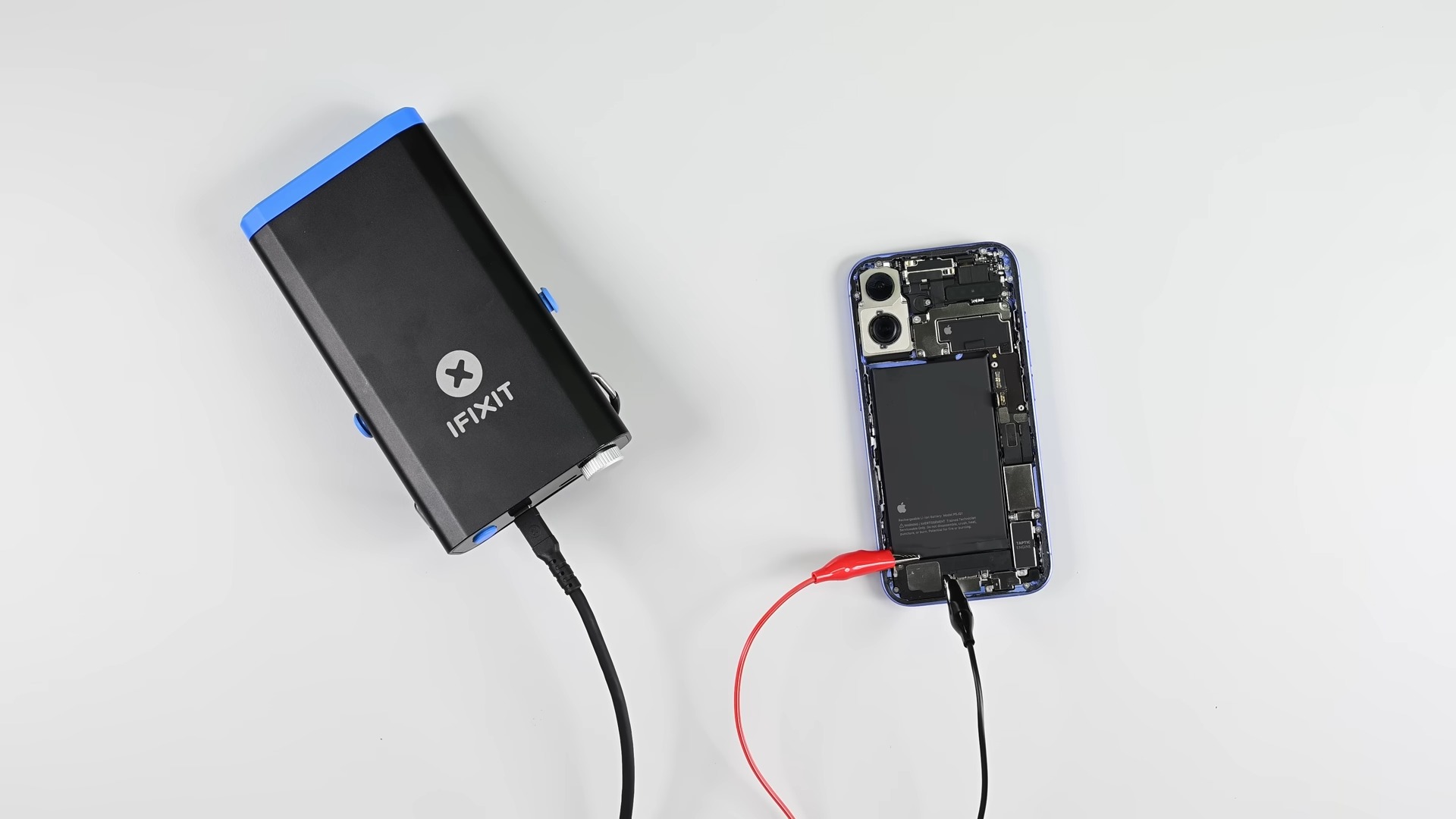 Apple iPhone 16 iFixit Teardown Battery removal (2)