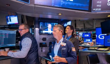 European shares end week lower – The Irish Times