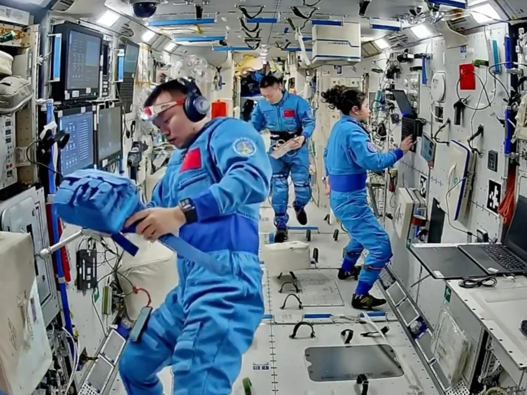 Astronauts could get to wash their clothes in space as researchers propose a unique machine