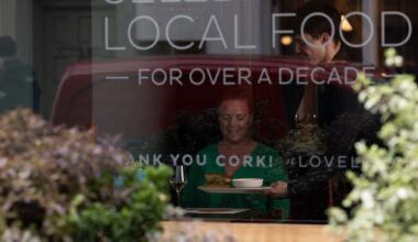 How are Ireland’s cash-strapped restaurants luring staff – and keeping them? – The Irish Times
