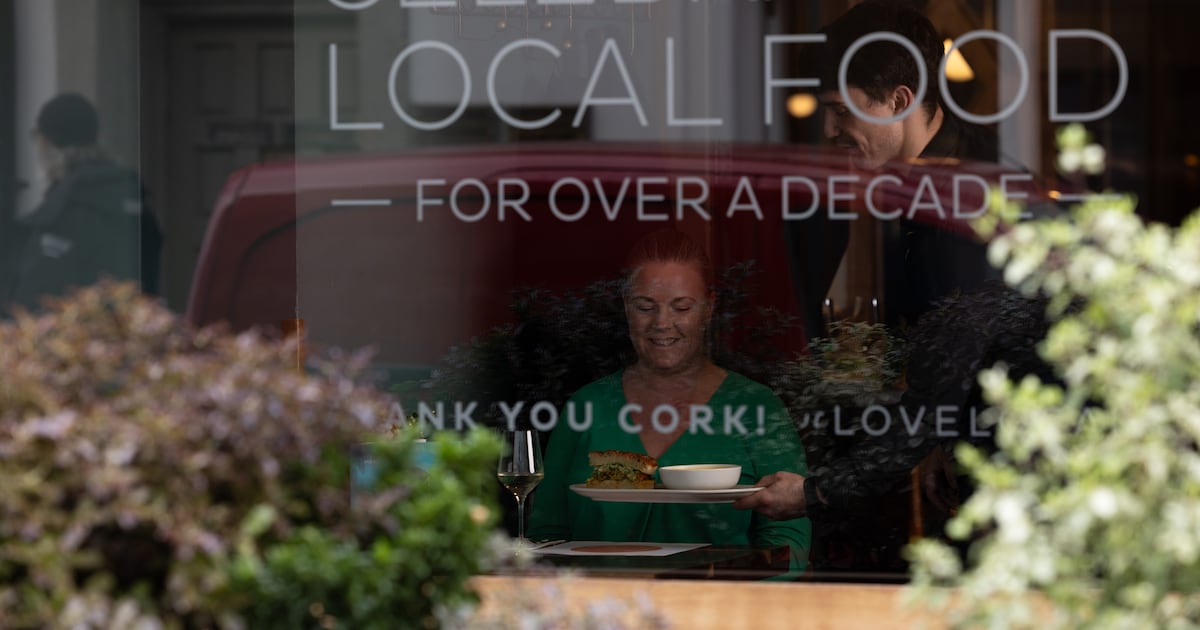How are Ireland’s cash-strapped restaurants luring staff – and keeping them? – The Irish Times