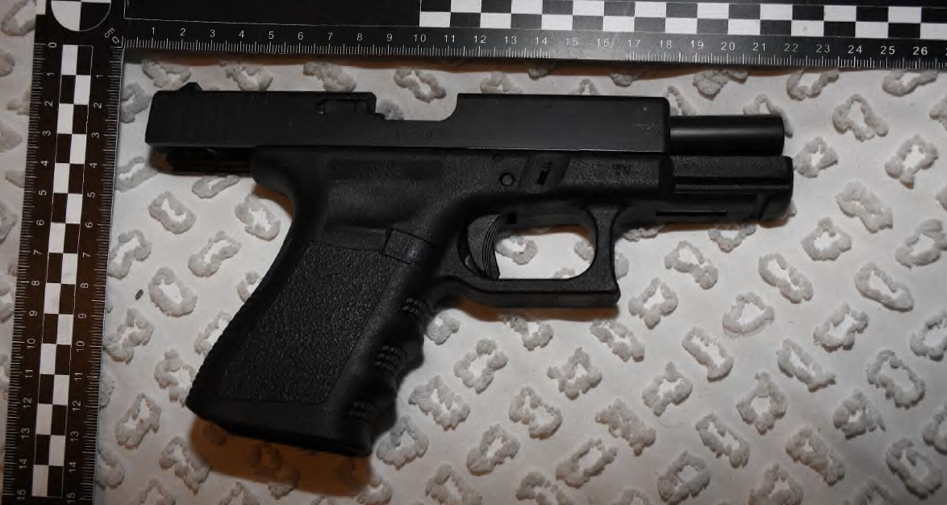 Gardaí arrest man with glock handgun