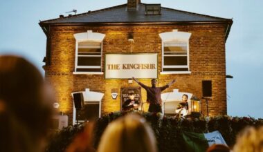 Streets have no name, pub gets renamed: Kingfishr sing from roof of Limerick-owned pub