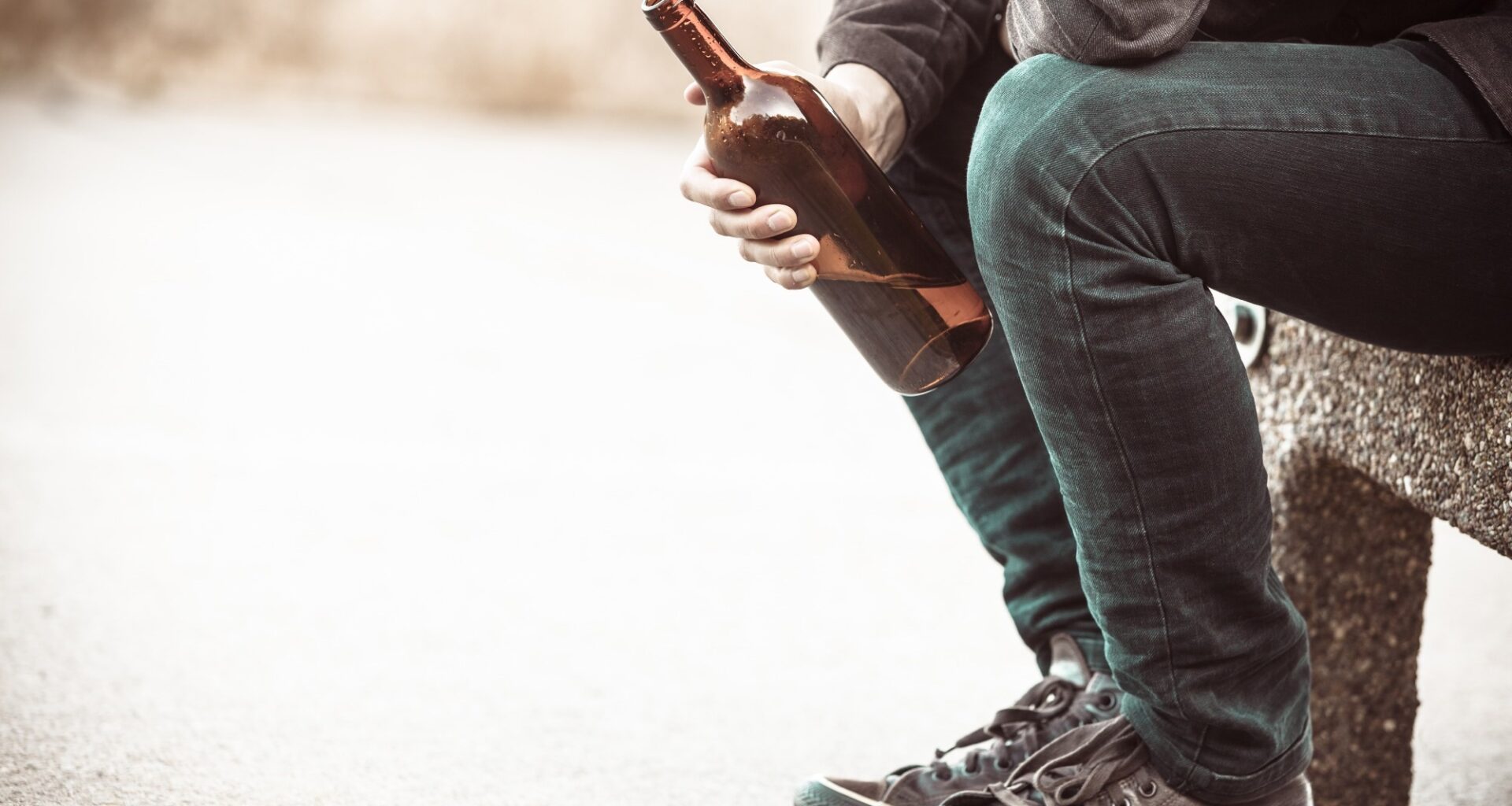 Study: Genetically modeled GLP1R and GIPR agonism reduce binge drinking and alcohol-associated phenotypes: a multi-ancestry drug-target Mendelian randomization study. Image Credit: Voyagerix / Shutterstock