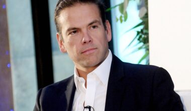 Lachlan Murdoch, Freed From Squabble, Chases Young Viewers for Fox