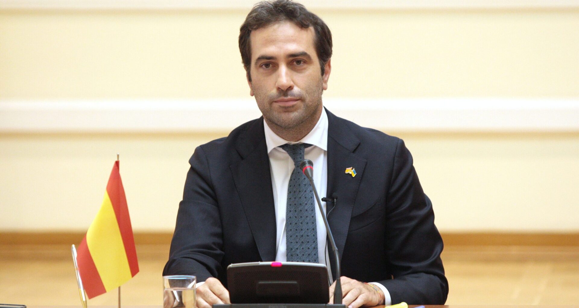 WATCH: Spain's polyglot economy minister wows investors in Tokyo by speaking Japanese for over two minutes